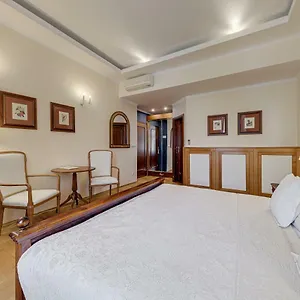 https://louren-hotel.praguehotelsweb.com